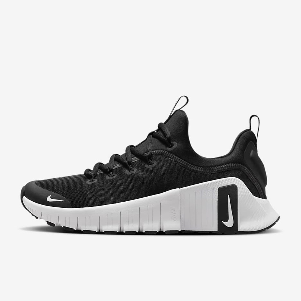 Nike Women's Black and White Sneakers
